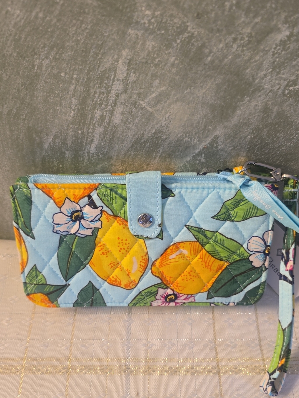 Vera Bradley RFID  Lemon Grove Quilted Wristlet Wallet New - Picture 3 of 9